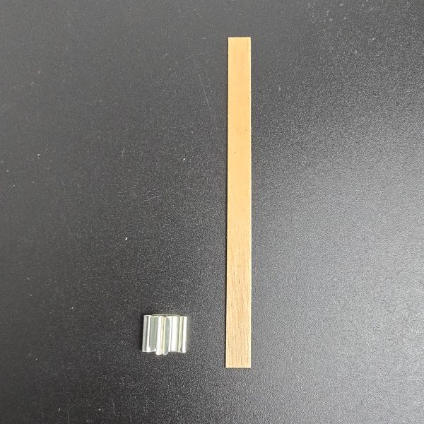 Drveni fitilj dvostruki debljina 1mm širina 1,6 cm dužina 130 mm s metalnim postoljem 10-50-100 kom.
